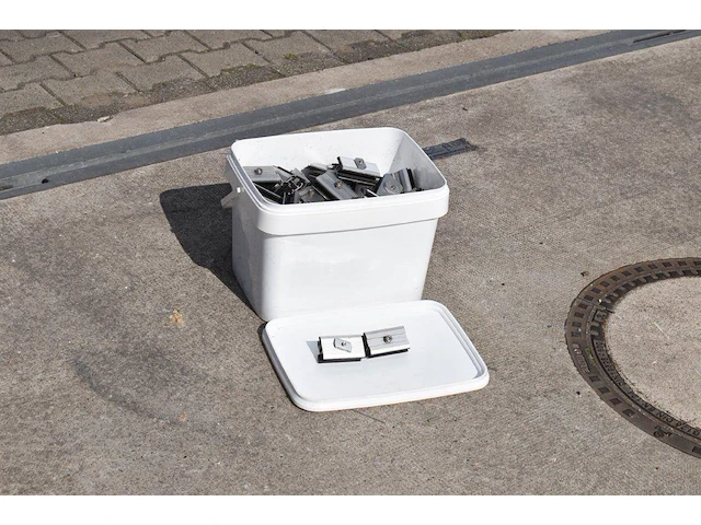 Aluminium klemmen voor zonnepanelen 100 stuks - afbeelding 1 van  1
