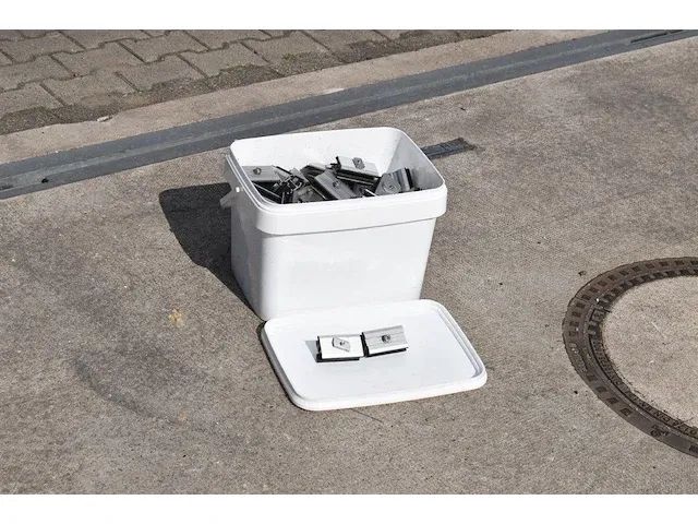 Aluminium klemmen voor zonnepanelen 104 stuks - afbeelding 1 van  1
