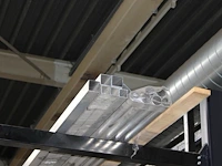 Aluminium kokers en buizen op draagarm waaronder 50 x 50 mm doorsnede 50 mm, totaal 14 stuks - afbeelding 2 van  2