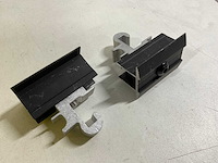 Aluminium middenklem zwart tbv zonnepaneel (170x) - afbeelding 2 van  2