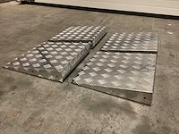 Aluminium oprijplaat/traanplaat koppelbaar 49,5x48x8(4x) - afbeelding 1 van  5