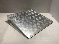 Aluminium oprijplaat/traanplaat koppelbaar 49,5x48x8(4x) - afbeelding 2 van  5