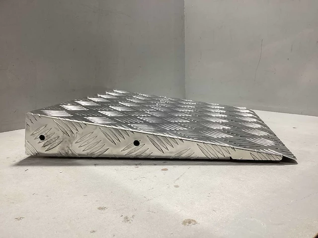 Aluminium oprijplaat/traanplaat koppelbaar 49,5x48x8(4x) - afbeelding 3 van  5