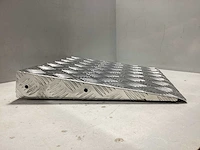 Aluminium oprijplaat/traanplaat koppelbaar 49,5x48x8(4x) - afbeelding 3 van  5