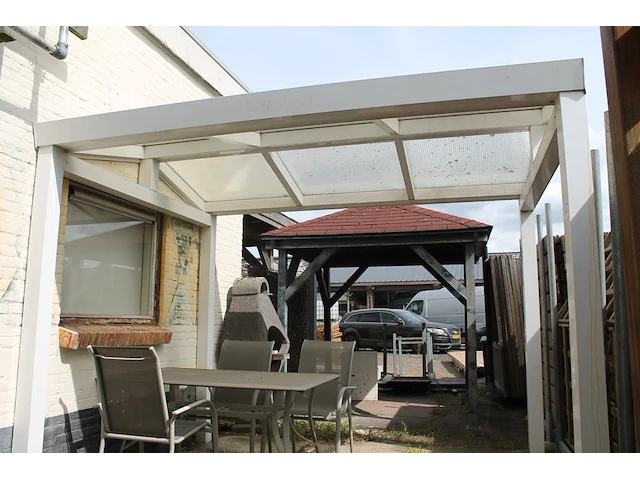 Aluminium overkapping. afmeting 300 x 220 x ca. 250 cm. let op: dient door uzelf gedemonteerd te worden. - afbeelding 1 van  4
