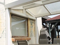 Aluminium overkapping. afmeting 300 x 220 x ca. 250 cm. let op: dient door uzelf gedemonteerd te worden. - afbeelding 2 van  4