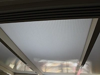 Aluminium overkapping met kunststof vlondervloer, verlichting en vierdelige glazen schuifpui. afmeting 400 ... - afbeelding 4 van  6