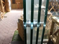 Aluminium overkapping met kunststof vlondervloer, verlichting en vierdelige glazen schuifpui. afmeting 400 ... - afbeelding 5 van  6