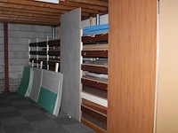 Aluminium peeslijstonderdelen in drie wandkasten in diverse maten en uitvoeringen - afbeelding 3 van  3