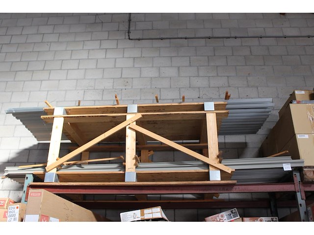 Aluminium profielen in bok lengte 300 cm. - afbeelding 1 van  3
