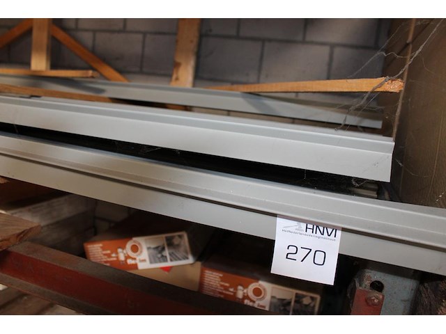 Aluminium profielen in bok lengte 300 cm. - afbeelding 2 van  3