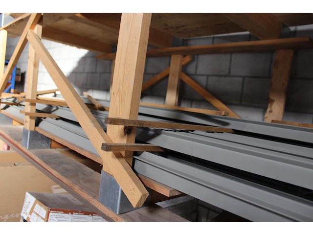Aluminium profielen in bok lengte 300 cm. - afbeelding 3 van  3