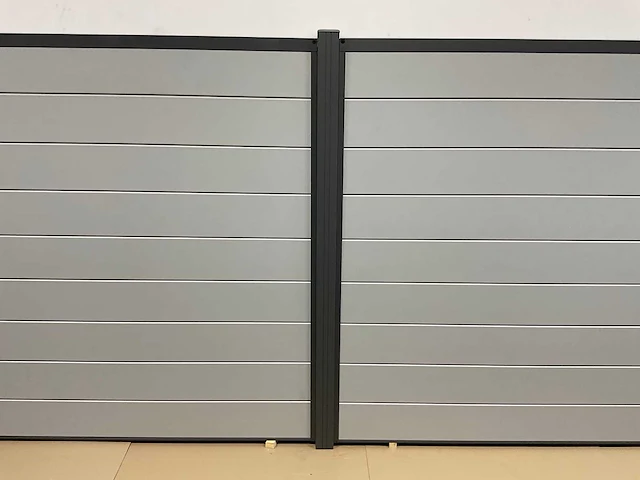 Aluminium schuttingdeel - lichtgrijs - 379x181 cm - afbeelding 4 van  5