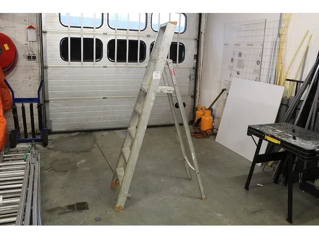 Aluminium trap met 4 treden en bordes lsc - afbeelding 1 van  2