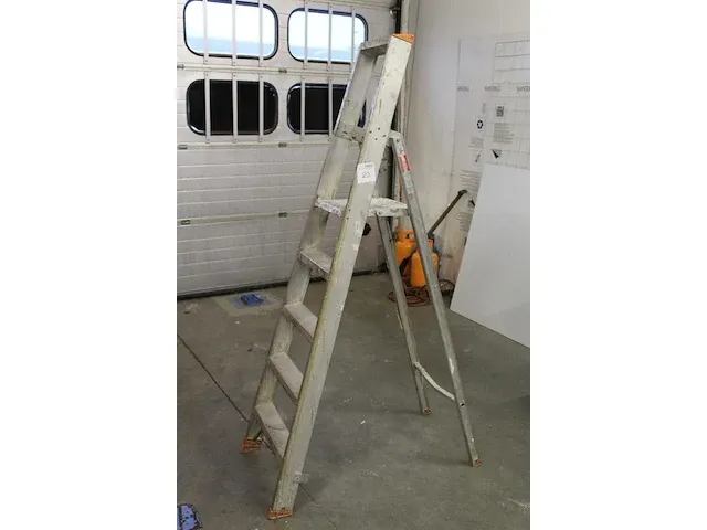 Aluminium trap met 4 treden en bordes lsc - afbeelding 2 van  2