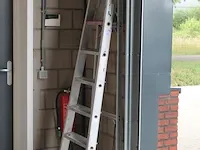 Aluminium trap met vijf treden en bordes. - afbeelding 2 van  2