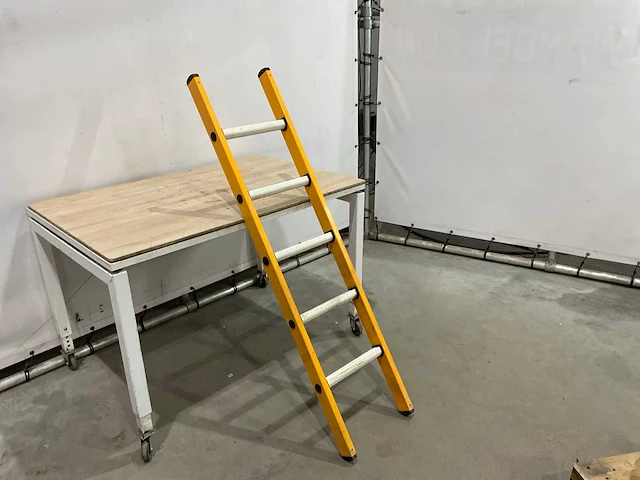 Aluminium trapje - afbeelding 1 van  5