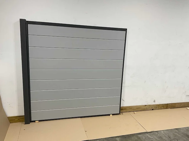 Aluminium tuinscherm - lichtgrijs - 181,5x181,5 cm (10x) - afbeelding 2 van  4