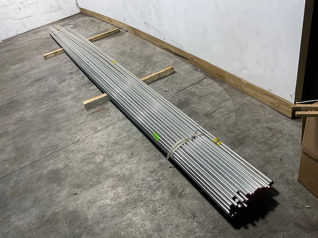 Aluminium verwarmingsbuizen 600x2 cm (75x) - afbeelding 1 van  1