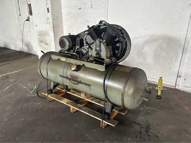 Alup zkv 400 zuigercompressor - afbeelding 1 van  12