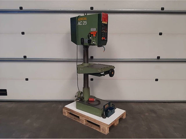 Alzmetall - 1996 - ac 25 - cnc-boormachine - afbeelding 1 van  6