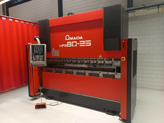 Amada - 2001 - hfe 80-25 - cnc kantbank - afbeelding 1 van  9