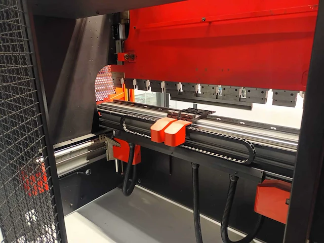 Amada - 2001 - hfe 80-25 - cnc kantbank - afbeelding 3 van  9