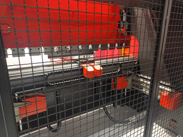 Amada - 2001 - hfe 80-25 - cnc kantbank - afbeelding 4 van  9