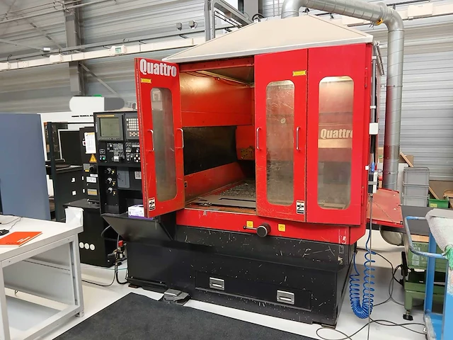 Amada - 2002 - quattro - lasersnijmachine - afbeelding 1 van  11