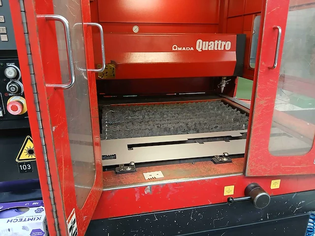 Amada - 2002 - quattro - lasersnijmachine - afbeelding 4 van  11