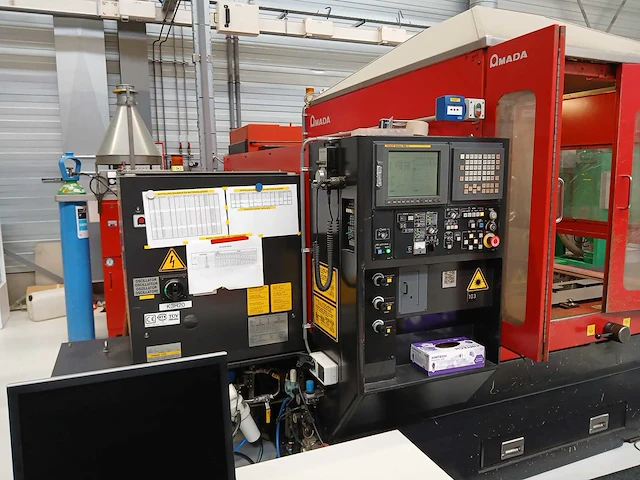 Amada - 2002 - quattro - lasersnijmachine - afbeelding 5 van  11