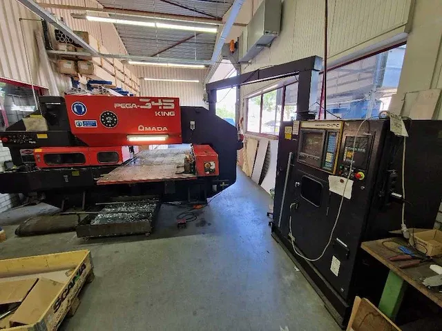 Amada - pega 345 - pons-nibbelmachine - 1986 - afbeelding 1 van  12