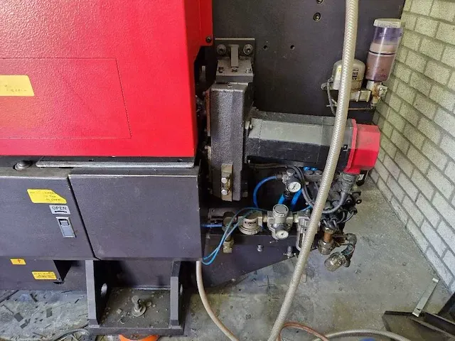 Amada - pega 345 - pons-nibbelmachine - 1986 - afbeelding 10 van  12