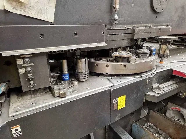 Amada - vipros 367 - pons-nibbelmachine - 1995 - afbeelding 6 van  9