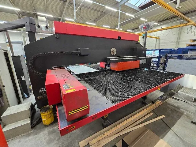 Amada - vipros king 368 - pons-nibbelmachine - 1997 - afbeelding 11 van  12