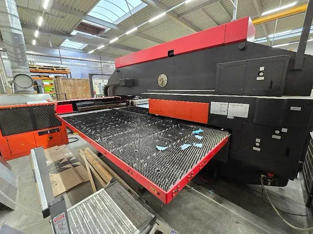Amada - vipros king 368 - pons-nibbelmachine - 1997 - afbeelding 12 van  12