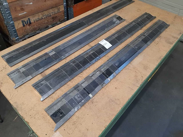 Amada boven gereedschap - 21080 - kantbank gereedschap - afbeelding 1 van  3