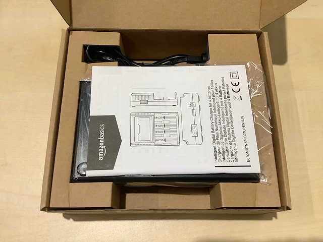 Amazon basics batterij oplader (47x) - afbeelding 4 van  6