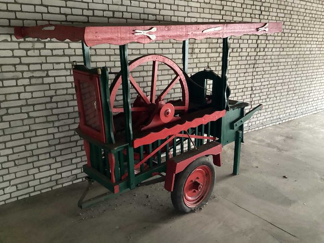 Ambachtelijke scharen/ messen slijper antiek - afbeelding 1 van  8