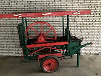 Ambachtelijke scharen/ messen slijper antiek - afbeelding 2 van  8