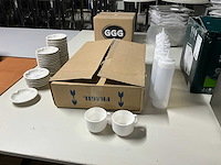 Amc kunststof bekers en sausflessen (56x) - afbeelding 1 van  6