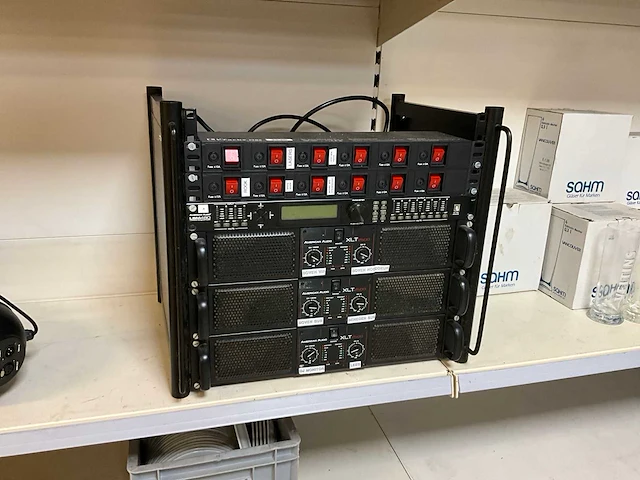 American audio - lxt 2500 - rek met versterkers en digital equalizer (3x) - afbeelding 1 van  12