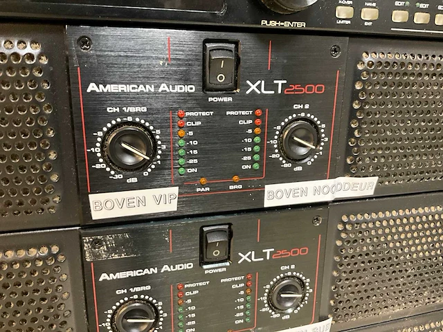 American audio - lxt 2500 - rek met versterkers en digital equalizer (3x) - afbeelding 7 van  12