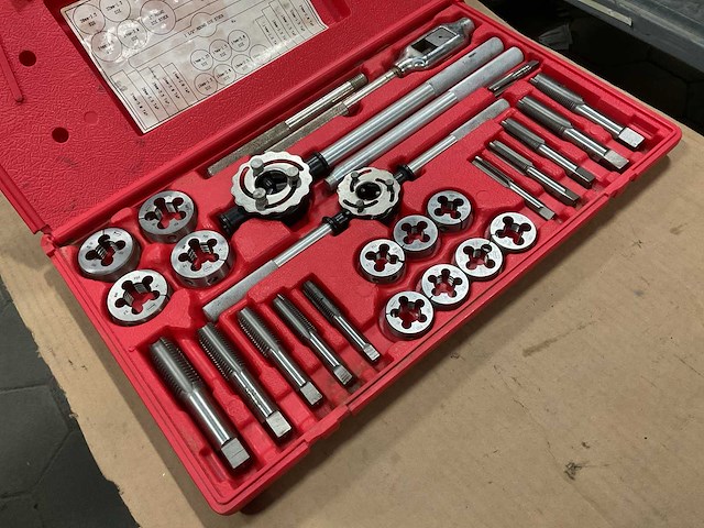 American tool companies tap and die set - afbeelding 1 van  5