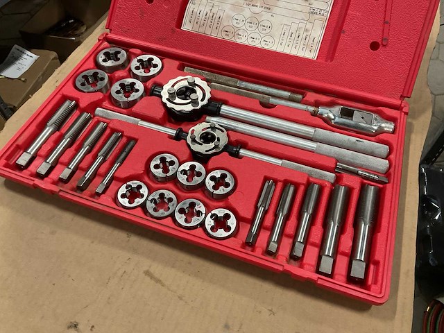 American tool companies tap and die set - afbeelding 3 van  5