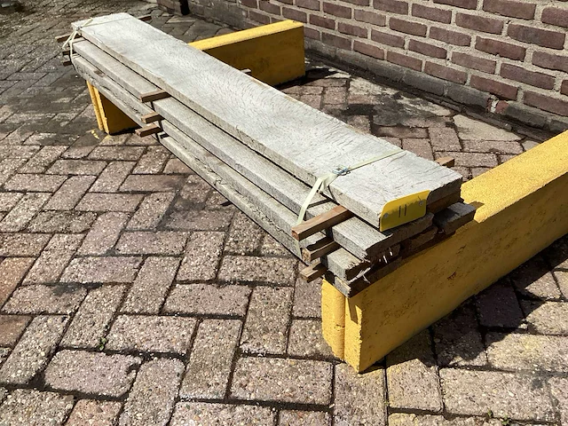 Amerikaans eiken - 2024 gezaagd 180 x 300 x 1660 mm - schaaldeel (8x) - afbeelding 1 van  5