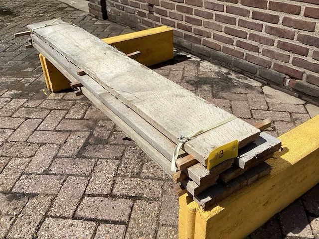 Amerikaans eiken - 2024 gezaagd 180 x 300 x 1700 mm - schaaldeel (7x) - afbeelding 1 van  5