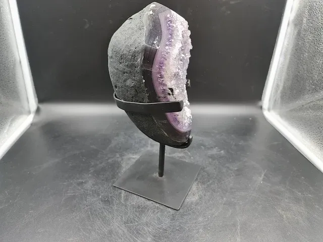 Amethist geode op standaard 4,1 kg - afbeelding 4 van  4
