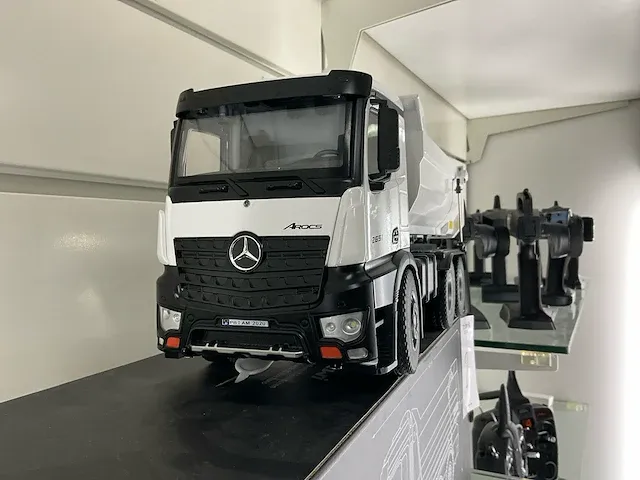 Amewi mercedes arocs 6x4 elektro rc truck - afbeelding 3 van  9