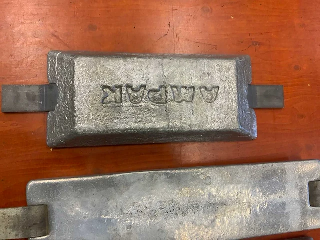 Ampak 4 x13 kg. 1 x 10 kg zink anodes (5x) - afbeelding 2 van  5